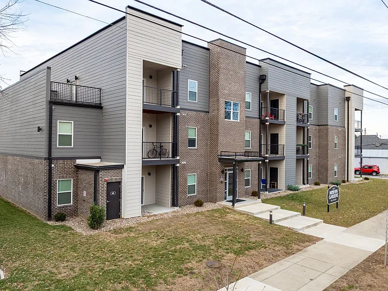 1601 E Main St — Photo 23