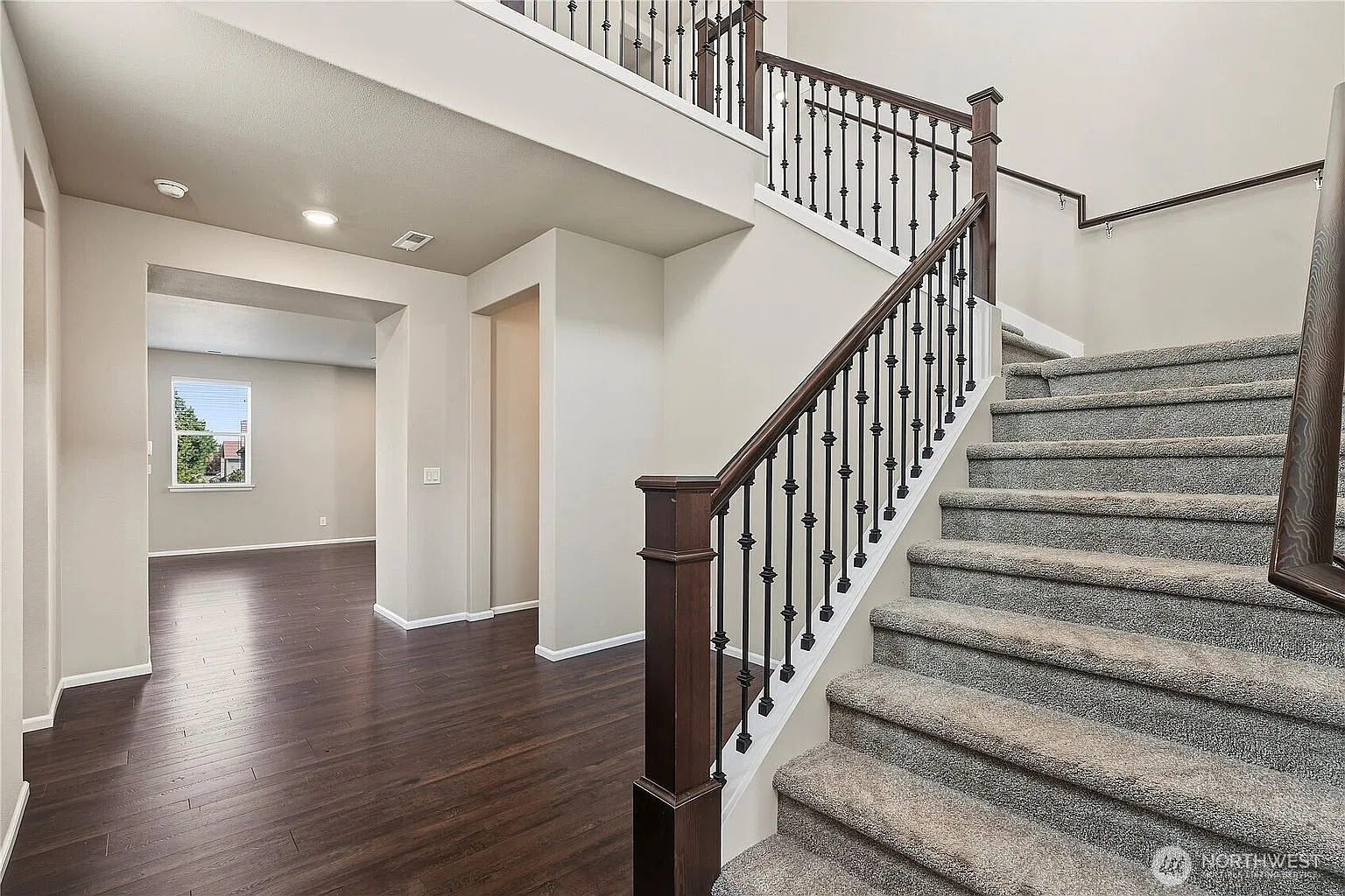 4 bed, 3265 sqft, $4,500 — Photo 4