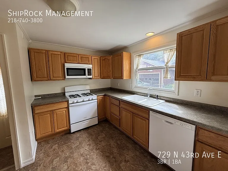 729 N 43rd Ave E — Photo 6