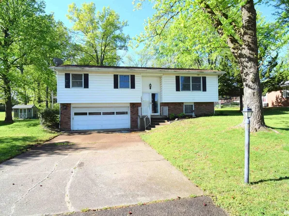 1805 Briarwood Dr, Mount Vernon, IL 62864