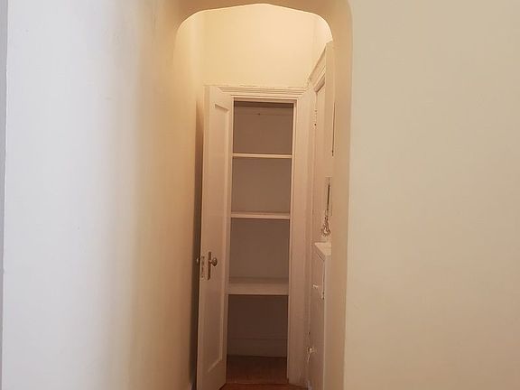 5th image of 226 W 108th St APT 1D