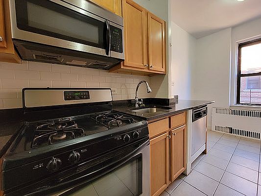 1st image of 4915 Skillman Ave APT 6F
