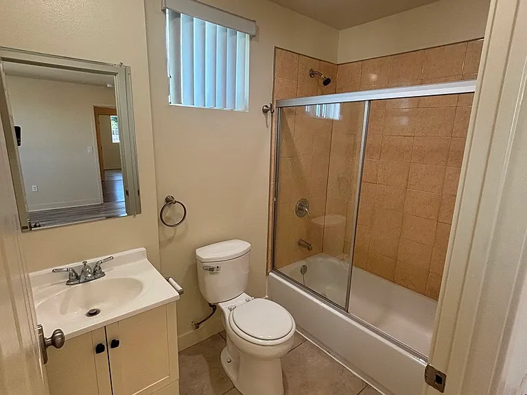 1614 N Soto St — Photo 14