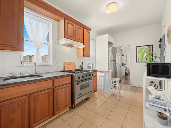25 Bogart Street 2N image 2 of 6