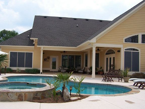 Heated Gunite Pool & Spa