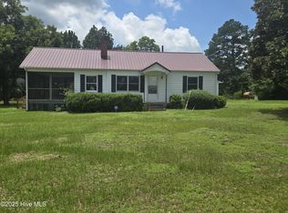 6220 Peeles Chapel Rd, Laurel Hill, NC 28351