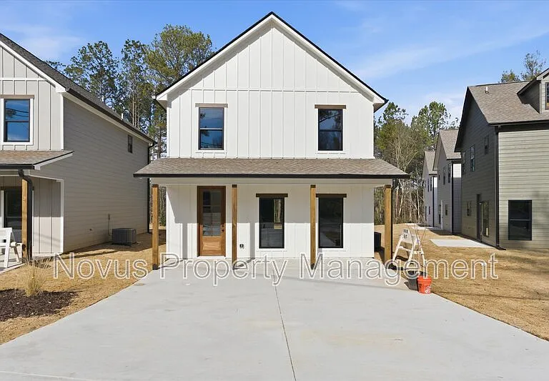 97 Carroll Cir — Photo 1