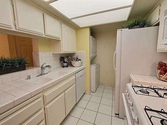 5th image of 424 Oak St Unit 133