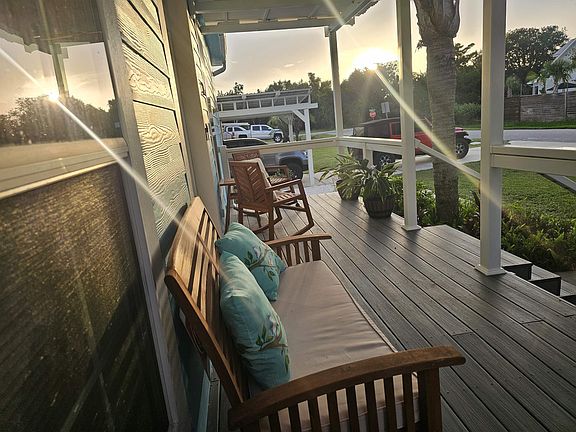 5th image of 375 Sunset Dr