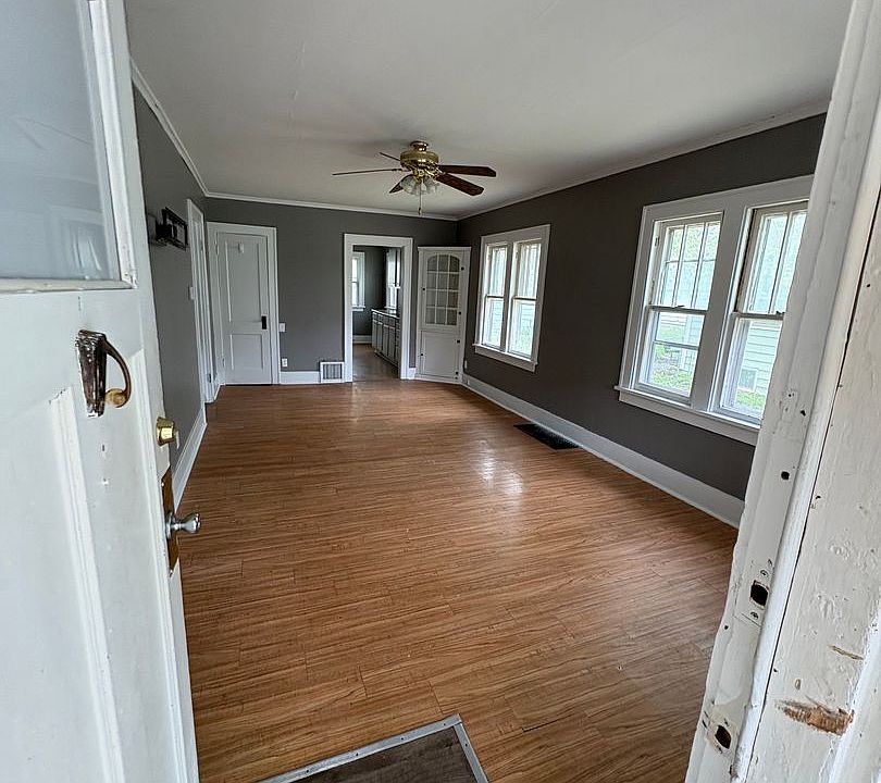 1st image of 836 Dawson St