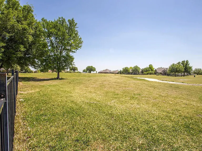 2713 Butler National Dr — Photo 25