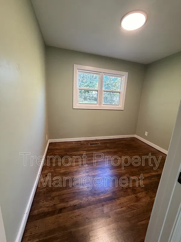 3 bed, 1.0 bath, 1000 sqft, $1,450 — Photo 4