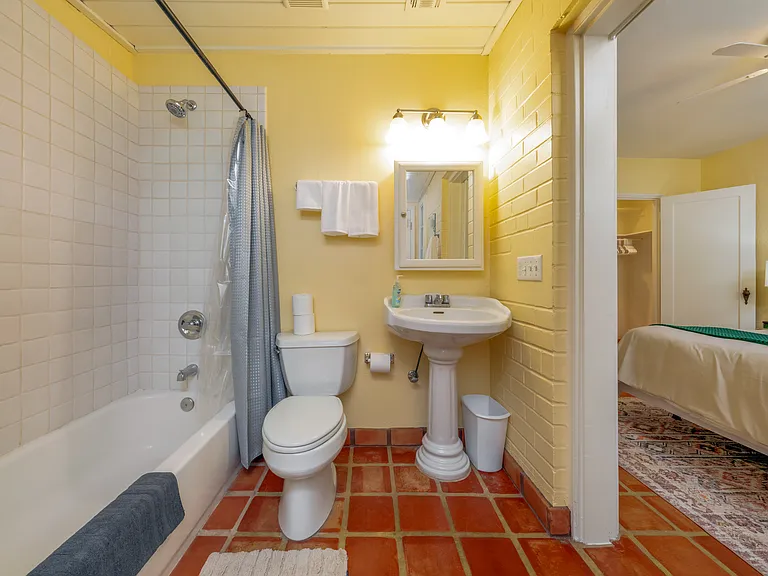 1716 E Seneca St — Photo 11