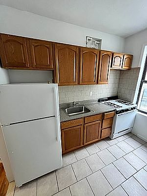 2nd image of 600 W 188th St #5G