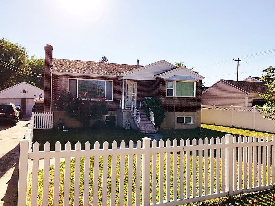 Mid Century Brick Bungalow 
