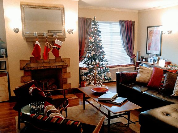 Living Room w/window seat