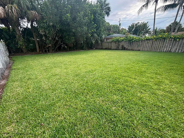 218 Seville Rd — Photo 15