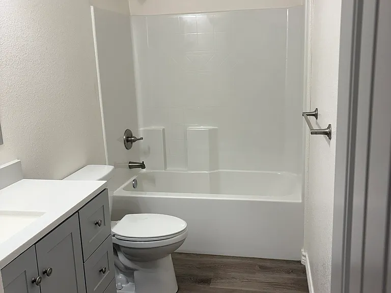 111 E Hamilton St — Photo 14