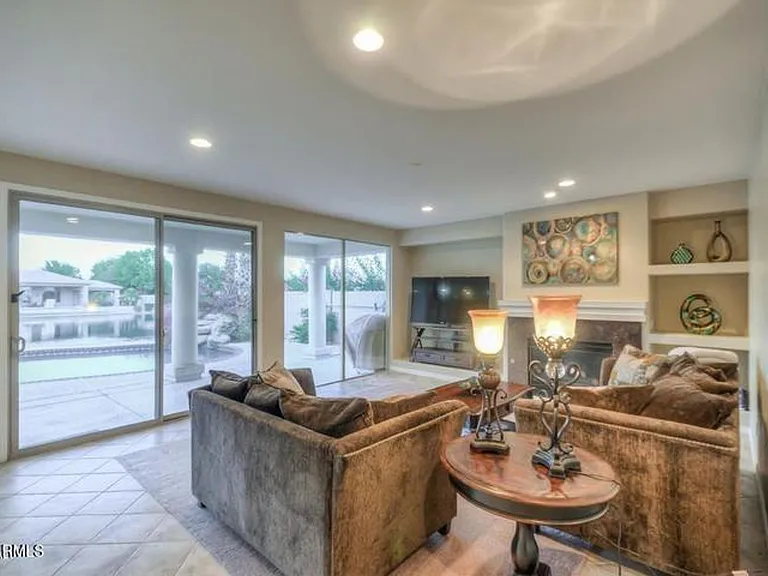 1690 W Bartlett Way — Photo 8