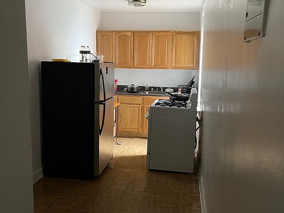 5th image of 664 Thwaites Pl #16