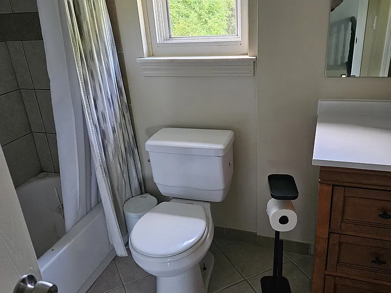 880 Dickson Ln — Photo 4