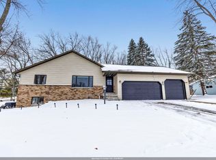 1091 Circle Dr, Green Bay, WI 54313