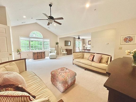 3rd image of 902 Main St APT 52