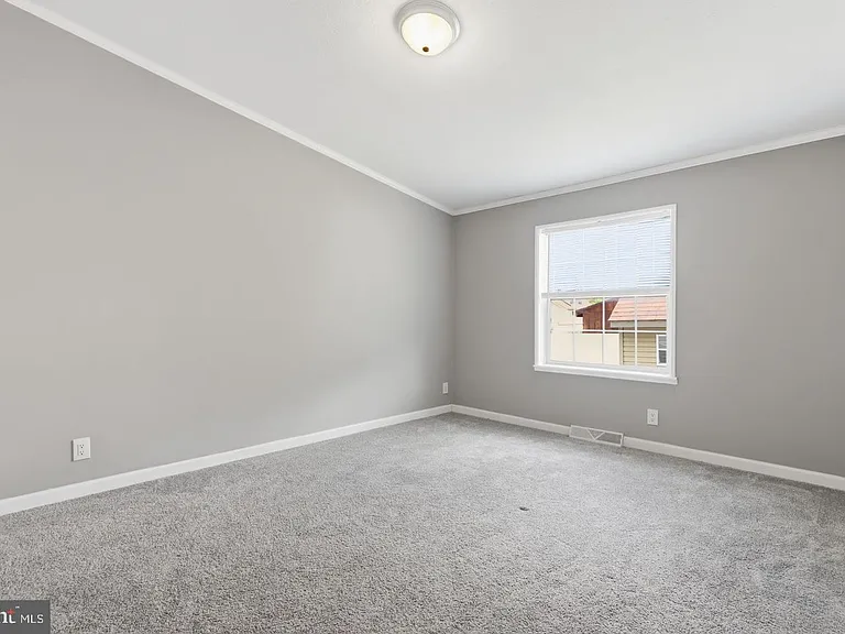 1137 2nd Ave — Photo 12