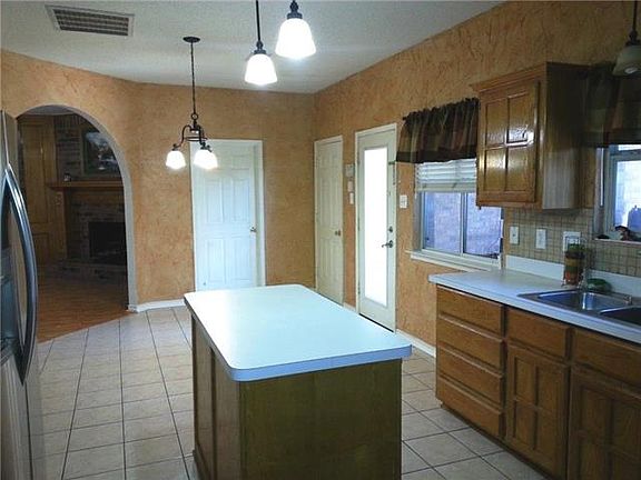 5th image of 1106 Hall Dr