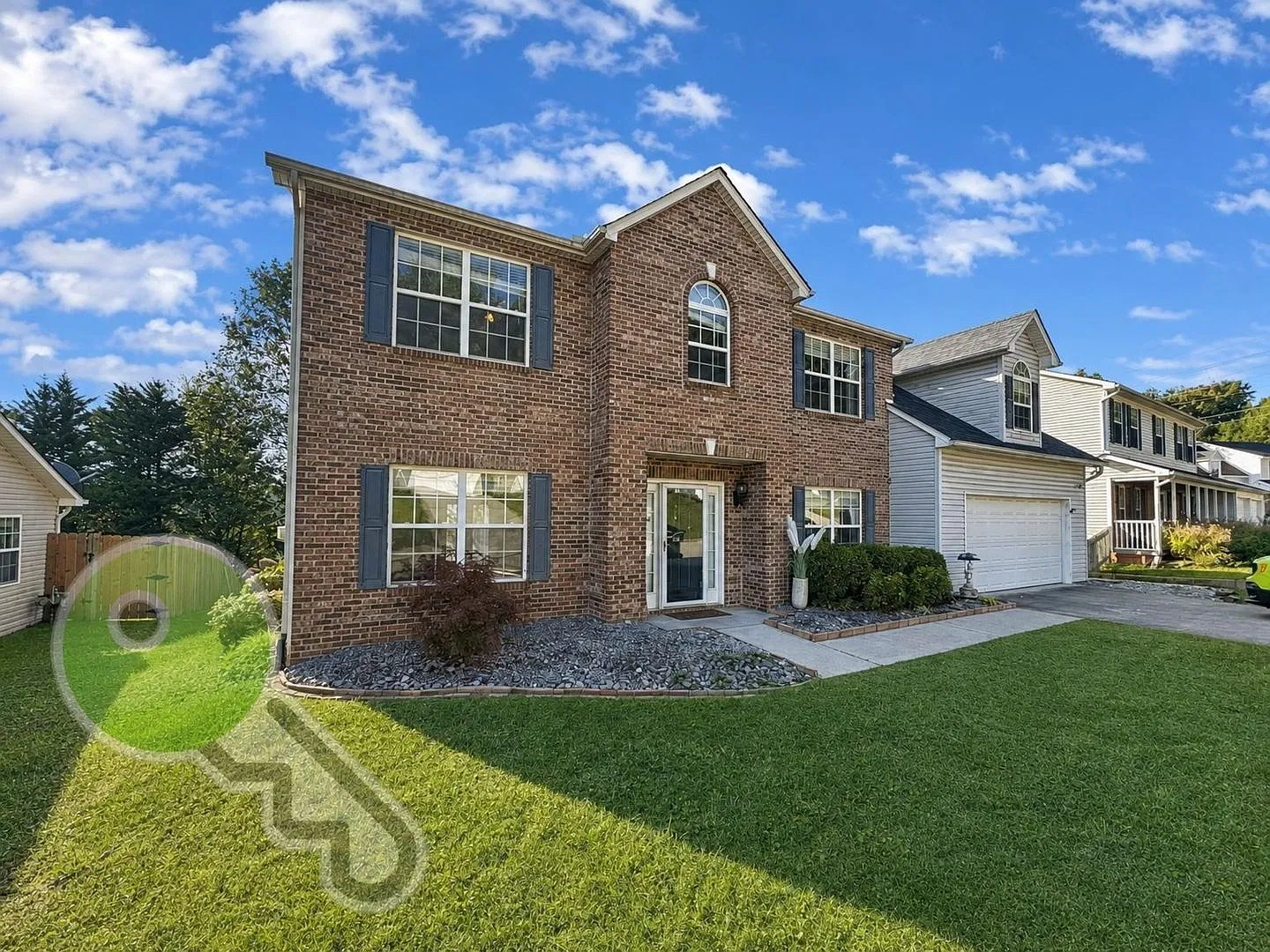 Charming Knoxville Home with Bonus Room, Spacious Yard & Garage — Photo 2