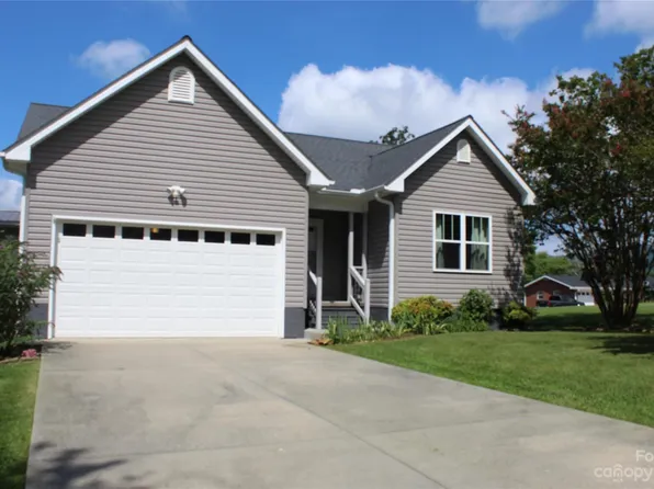 10 Robin Way, Candler, NC 28715