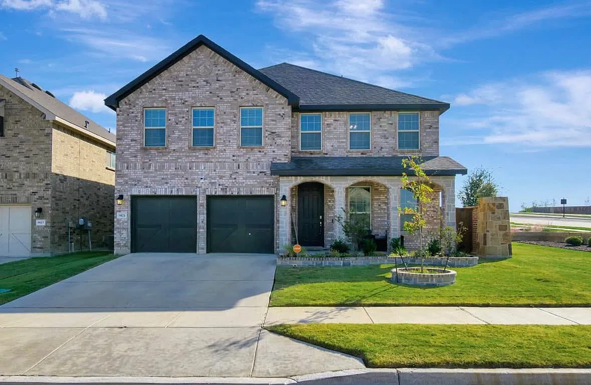 5 bed, 3.5 bath, 3963 sqft, $3,500 — Photo 1