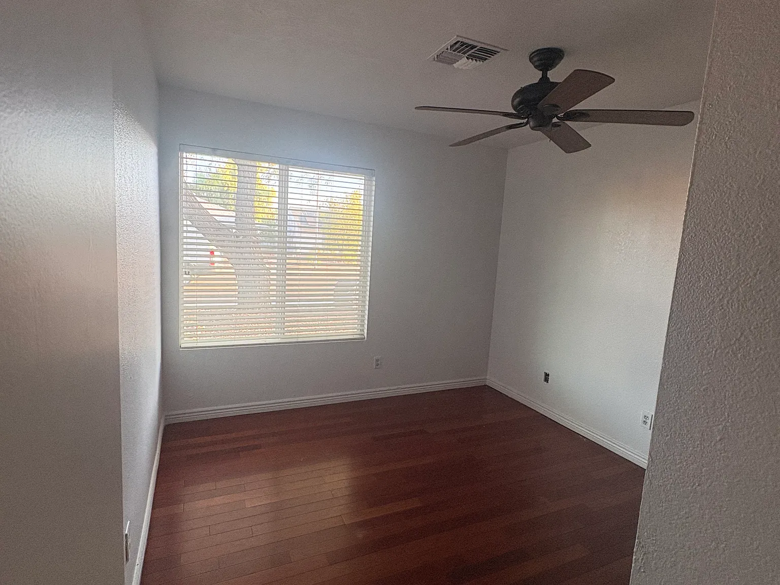 4 bed, 1263 sqft, $2,200 — Photo 3