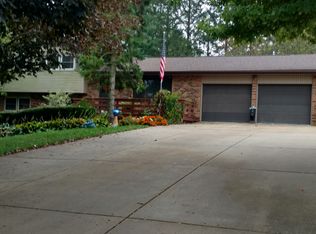 910 Lake Rd, Eureka, IL 61530