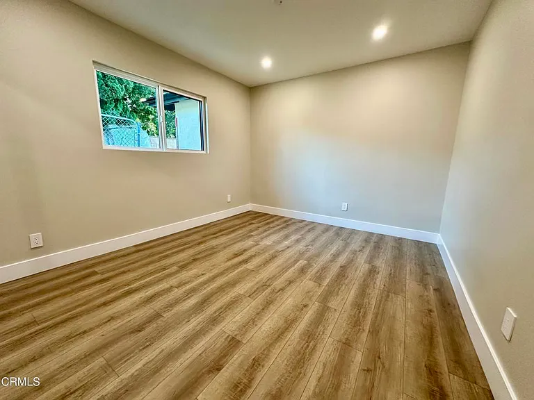 16744 Ludlow St — Photo 15