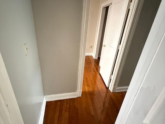 4th image of 926 Asylum Ave #102