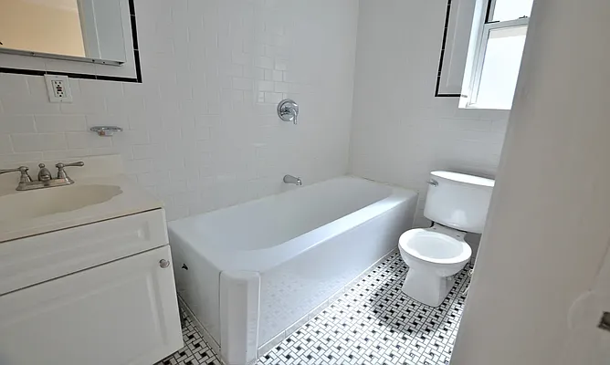 Rented by Manhattan Realty Group | media 4