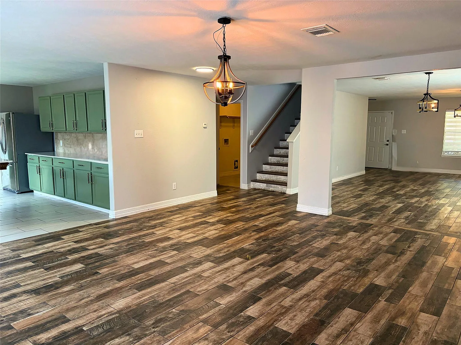 5 bed, 3.0 bath, 3483 sqft, $2,700 — Photo 3