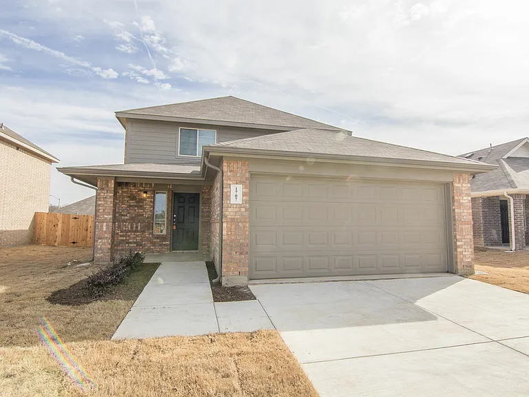 1707 Swallow Dr — Photo 3