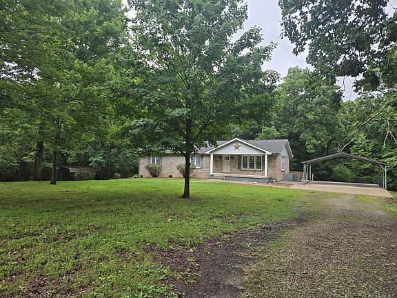 3rd image of 955 Dogwood Dr