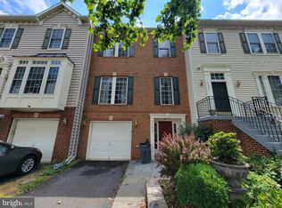 43069 Golf View Dr, Chantilly, VA 20152