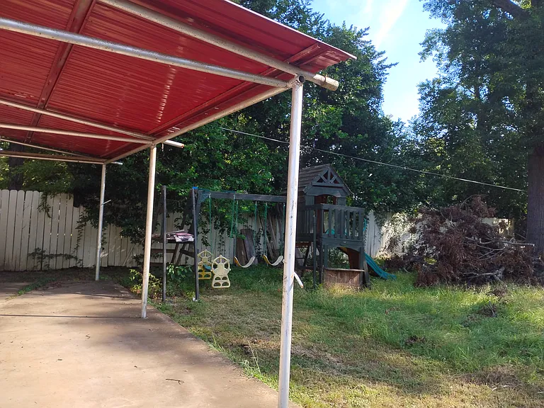 817 Louisiana St — Photo 6
