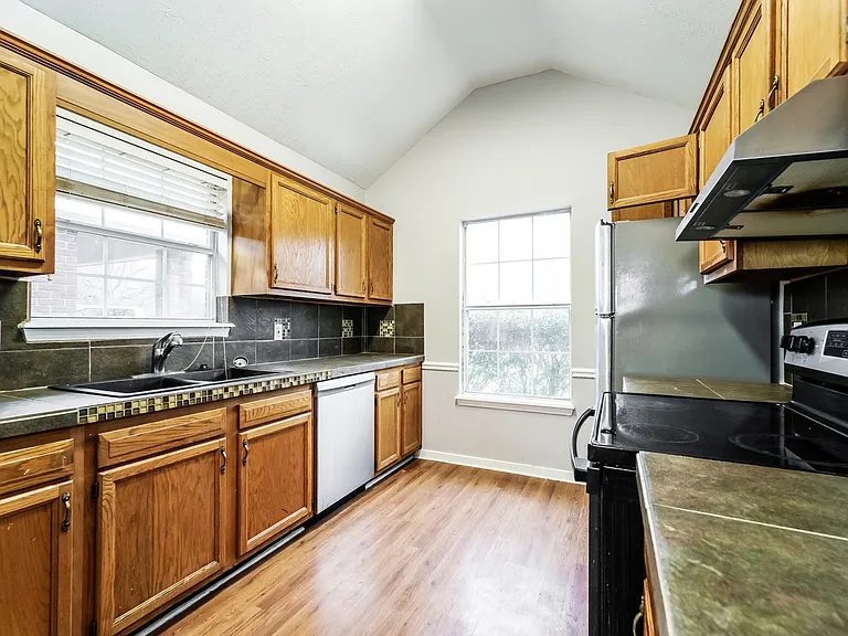 1659509_020_kitchen_13481487.jpg