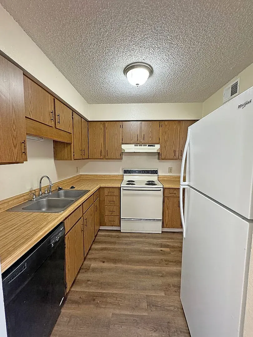 Hilltop — Photo 1