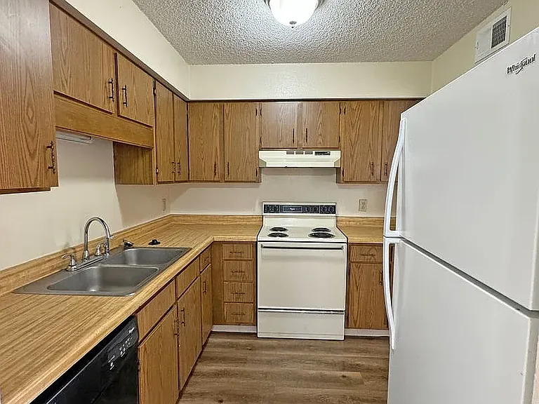 Hilltop — Photo 1