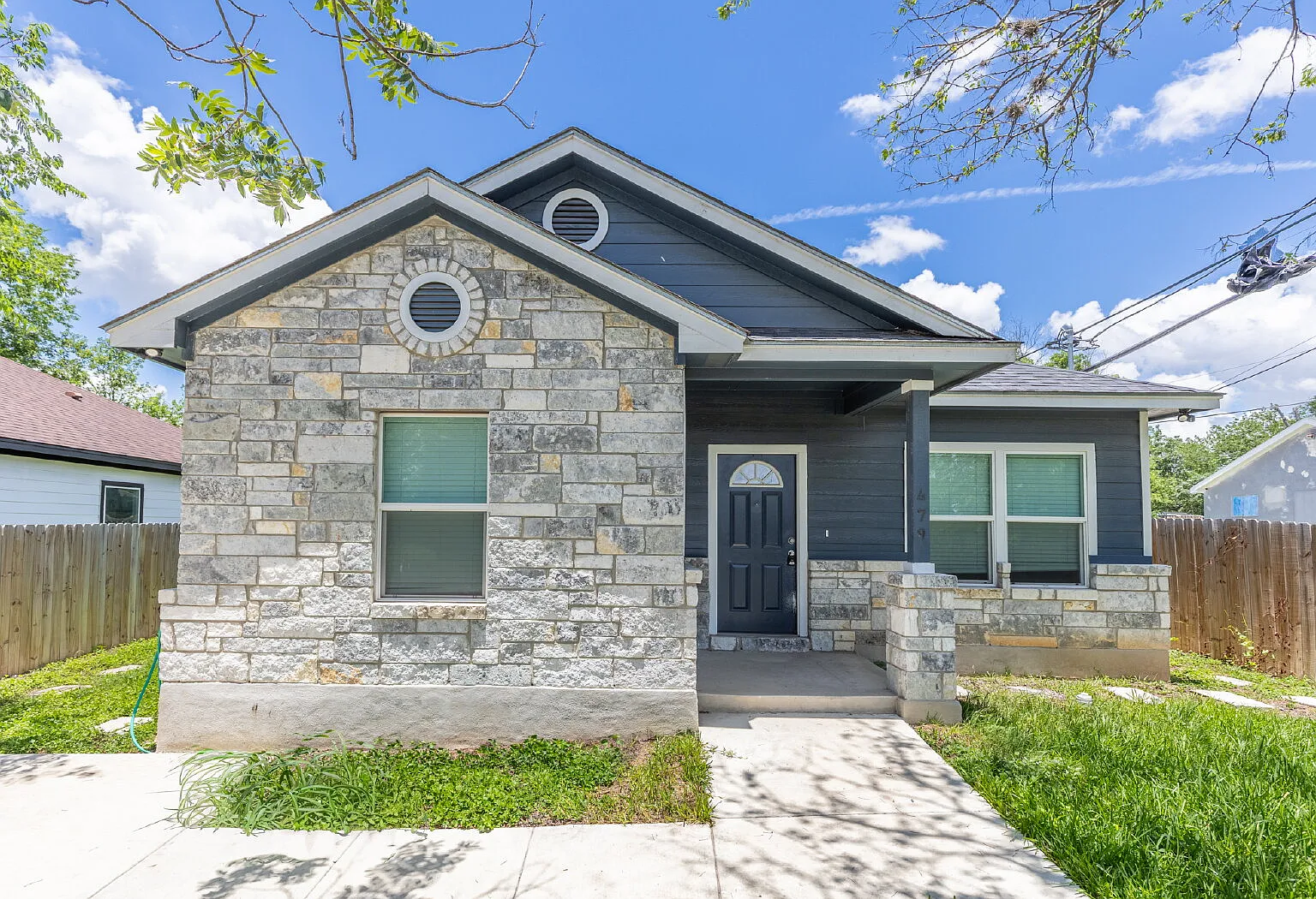 3 bed, 2.0 bath, 1400 sqft, $1,800 — Photo 1