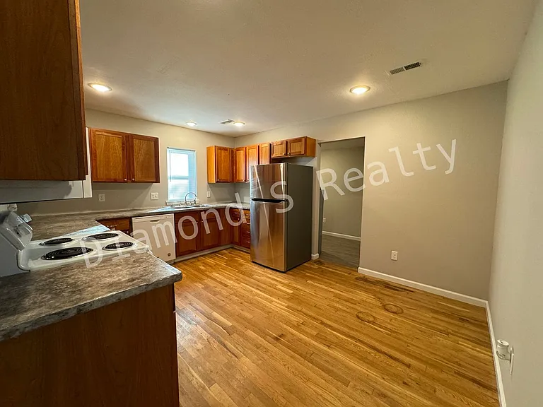 1618 E Farm Road 92 — Photo 6