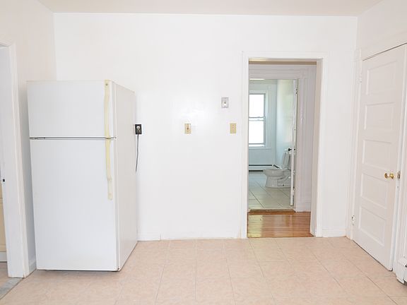 3rd image of 118 Sagamore St APT 1