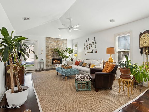 3rd image of 1538 WESTWIND Drive