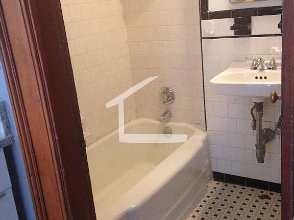 5th image of 849 Beacon St #2L